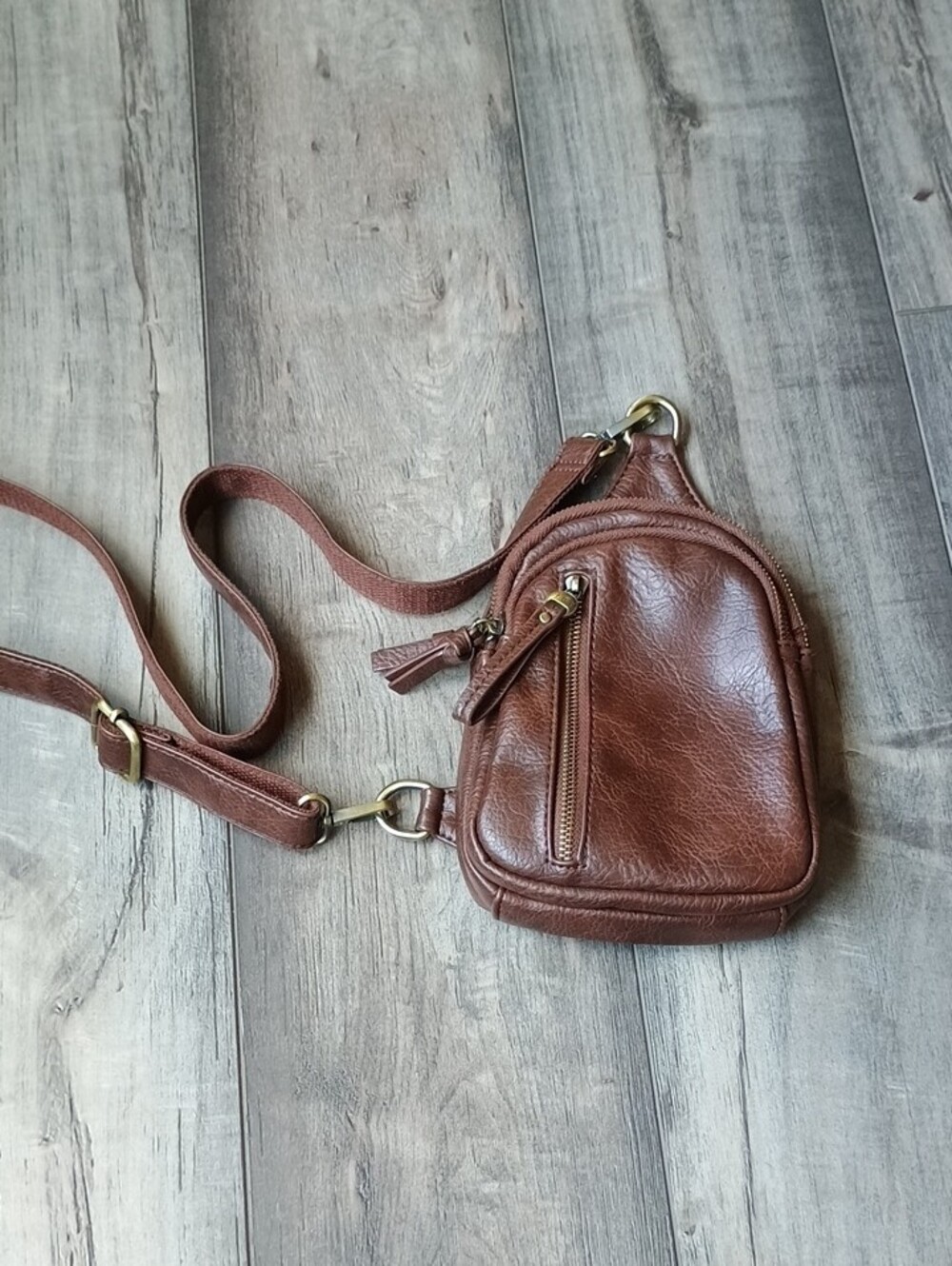 Joy Susan Brown Leather Crossbody Bag - Picture 12 of 12